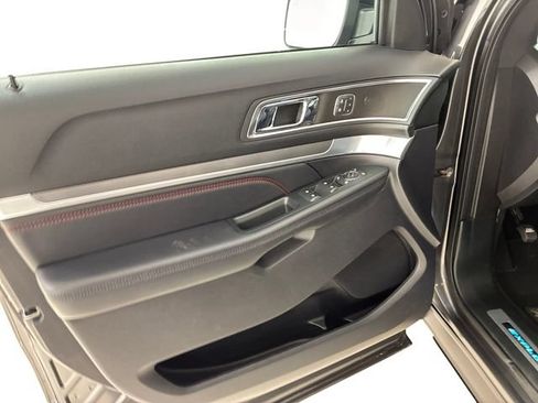 Used 2018 Ford Explorer Sport w/ Equipment Group 401A AWD/4WD image 13