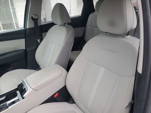 Certified 2025 Hyundai Tucson SEL image 9