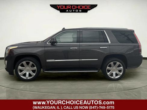 Used 2018 Cadillac Escalade Luxury AWD/4WD image 2