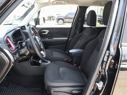 Used 2023 Jeep Renegade Trailhawk AWD/4WD image 17