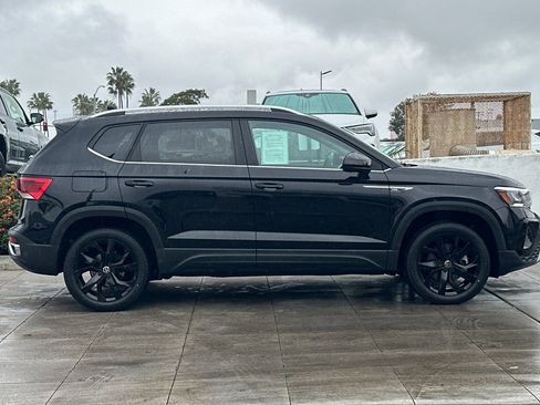 Certified 2022 Volkswagen Taos SE image 3