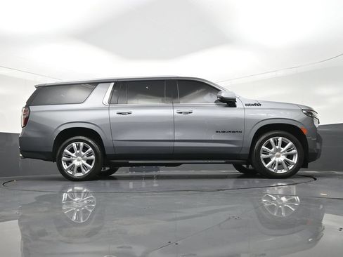 Used 2021 Chevrolet Suburban High Country AWD/4WD image 30