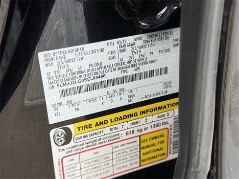 Used 2025 Lincoln Navigator Reserve image 36