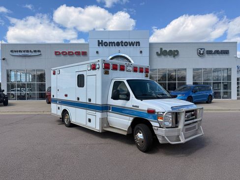 Used 2017 Ford E-450 and Econoline 450 Super Duty w/ Ambulance Prep Package RWD image 1