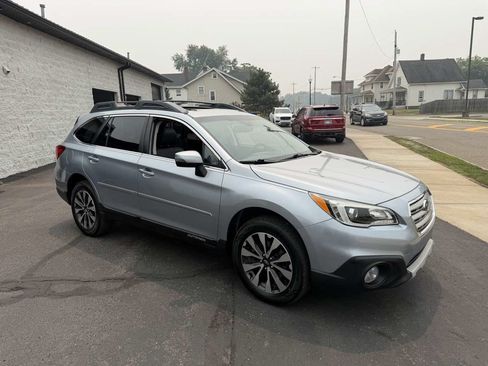 Used 2016 Subaru Outback 2.5i Limited AWD/4WD image 5