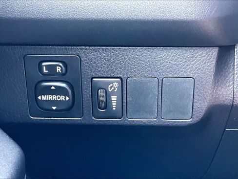 Used 2016 Toyota RAV4 LE FWD image 36