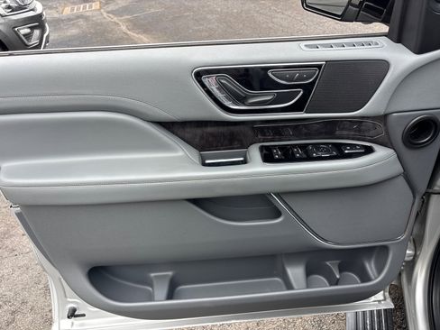 Certified 2019 Lincoln Navigator Select w/ Technology Package image 11