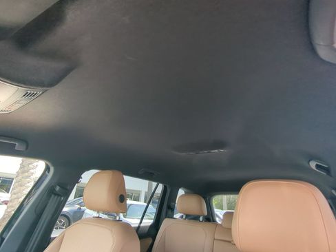 Used 2024 Volkswagen Tiguan SE FWD image 21