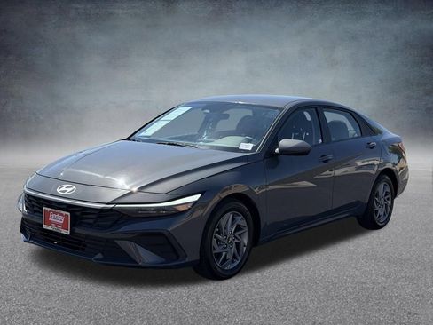 Used 2024 Hyundai Elantra SEL FWD image 8