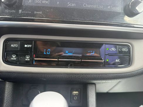 Used 2017 Toyota Corolla LE w/ LE Premium Package FWD image 25
