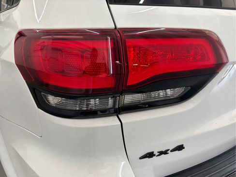 Used 2017 Jeep Grand Cherokee Altitude AWD/4WD image 32