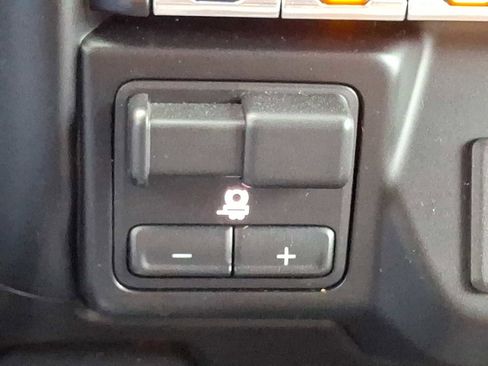 Used 2020 Chevrolet Silverado 1500 RST image 24