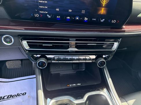 Used 2025 Chevrolet Traverse Z71 w/ LPO, Floor Liner Package AWD/4WD image 21