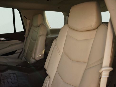 Used 2017 Cadillac Escalade Luxury RWD image 14