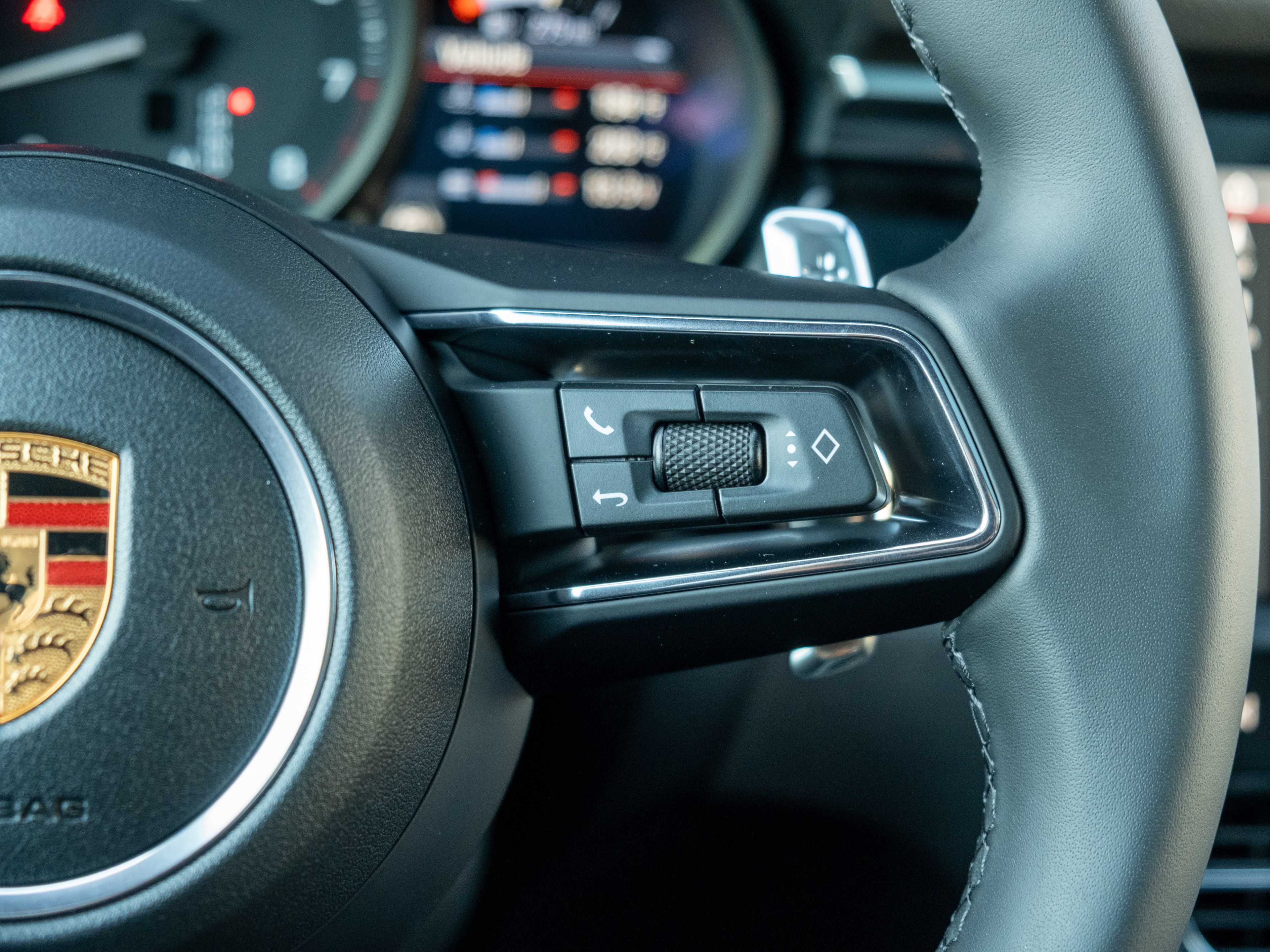 Certified 2026 Porsche Macan AWD/4WD image 25