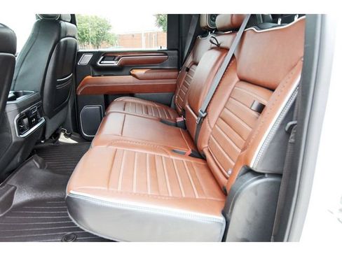Used 2024 GMC Sierra 2500 Denali Ultimate AWD/4WD image 12