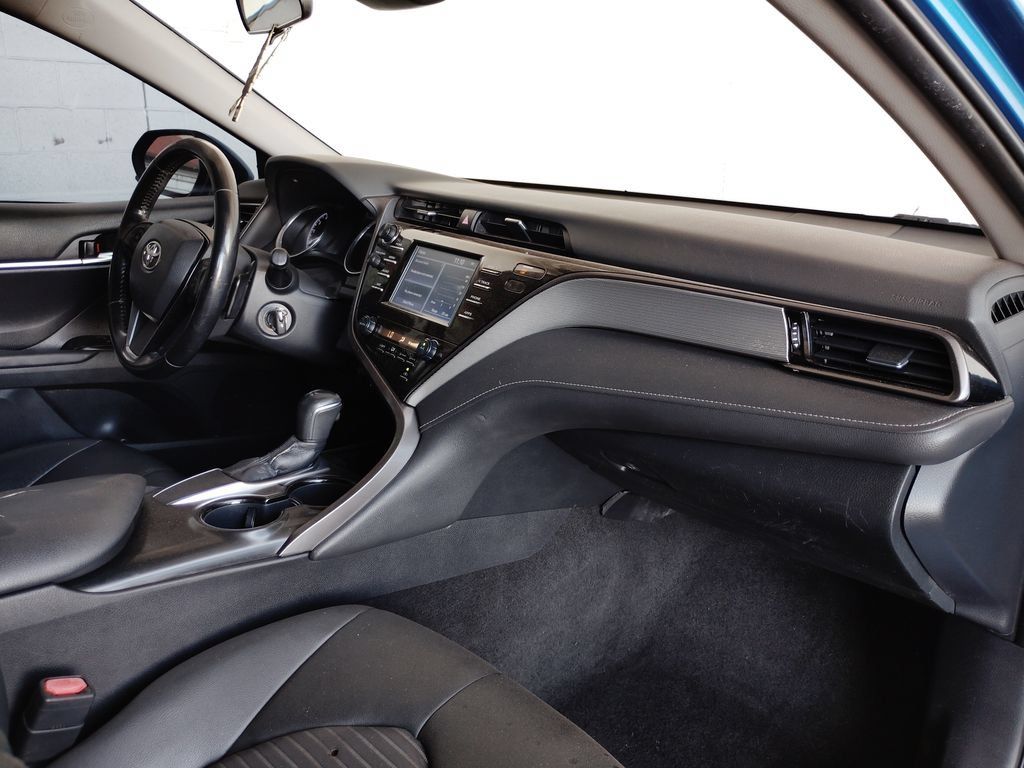Used 2019 Toyota Camry SE w/ Carpet Mat Package FWD image 13