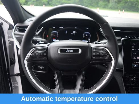 Used 2023 Jeep Grand Cherokee Altitude AWD/4WD image 4