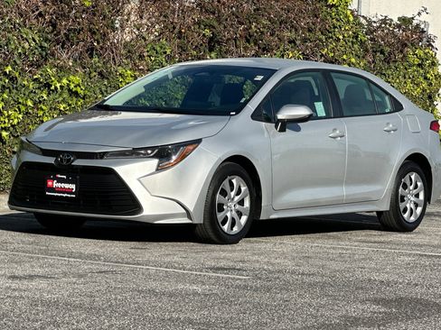 Used 2025 Toyota Corolla LE image 9