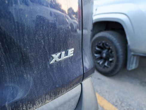 Used 2021 Toyota RAV4 XLE image 11