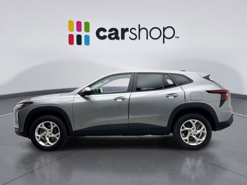 Used 2025 Chevrolet Trax LS w/ LS Convenience Package FWD image 2