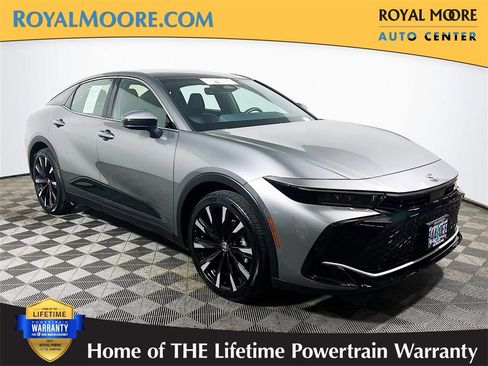 Certified 2025 Toyota Crown Platinum image 1