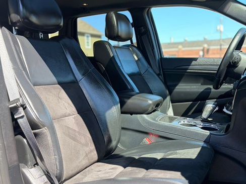 Used 2019 Jeep Grand Cherokee Altitude image 16