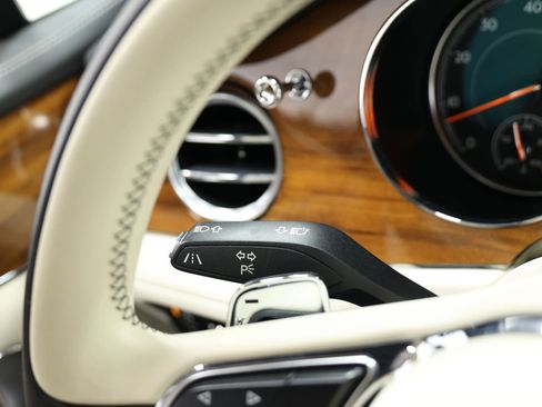 Used 2018 Bentley Bentayga Onyx Edition AWD/4WD image 31