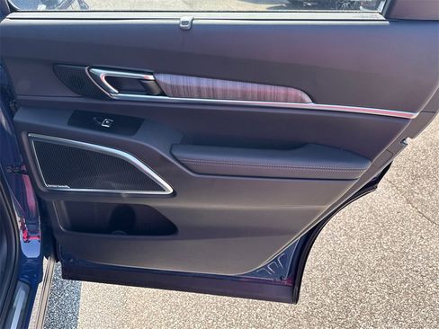 New 2025 Kia Telluride SX w/ SX Captain's Chair Package image 17