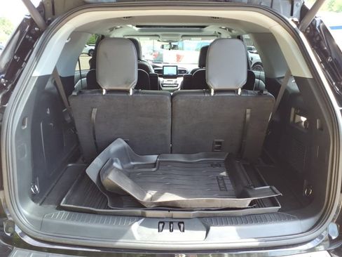 Used 2023 Ford Explorer XLT w/ Equipment Group 202A AWD/4WD image 15