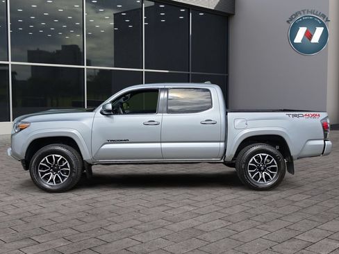 Used 2022 Toyota Tacoma TRD Sport AWD/4WD image 2