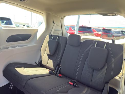 Used 2024 Chrysler Voyager LX FWD image 31