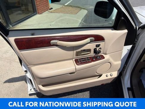 Used 2004 Lincoln Town Car Ultimate RWD image 8