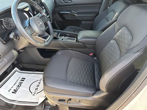 Used 2023 Nissan Pathfinder SV image 18
