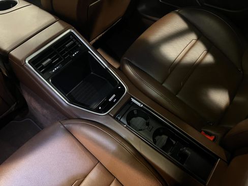 Used 2020 Porsche Panamera 4S image 31