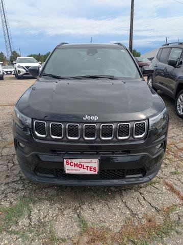 Used 2023 Jeep Compass Latitude AWD/4WD image 3