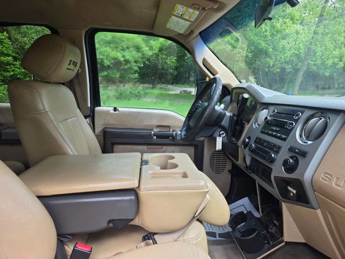 Used 2013 Ford F250 XLT w/ Chrome Pkg AWD/4WD image 27