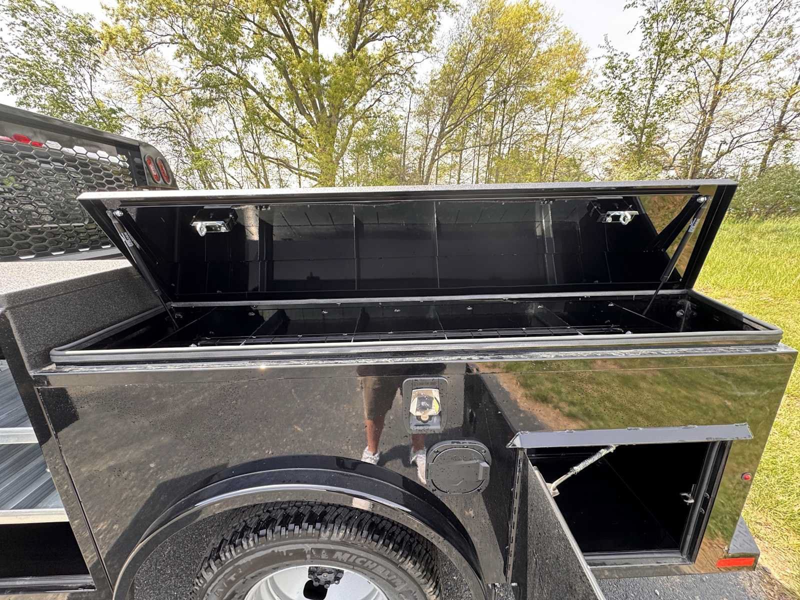 New 2025 Ford F350 XL w/ XL Chrome Package AWD/4WD image 7