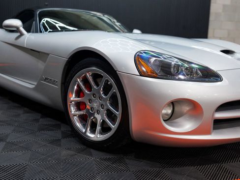 Used 2004 Dodge Viper SRT-10 image 6