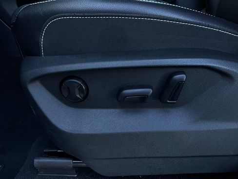 Used 2025 Volkswagen Atlas SE image 11