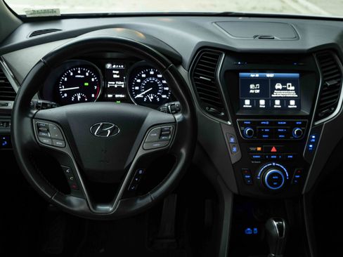 Used 2017 Hyundai Santa Fe Sport FWD image 19