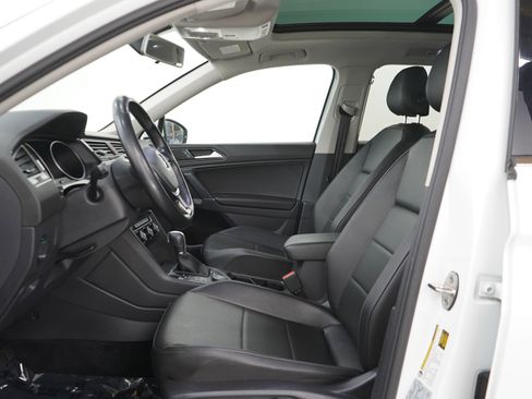 Used 2018 Volkswagen Tiguan SEL AWD/4WD image 23