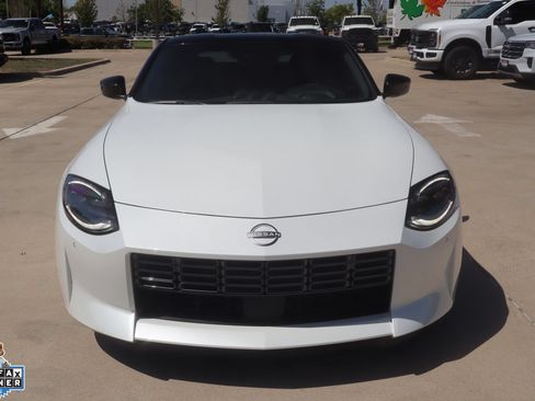 Used 2024 Nissan Z Performance w/ Floor Mat Package RWD image 9