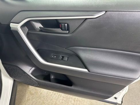 Used 2023 Toyota RAV4 LE AWD/4WD image 9
