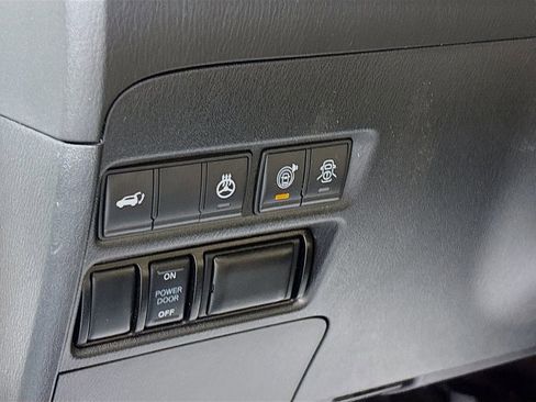 Used 2020 Nissan Armada Platinum w/ Captain's Chairs Package RWD image 10