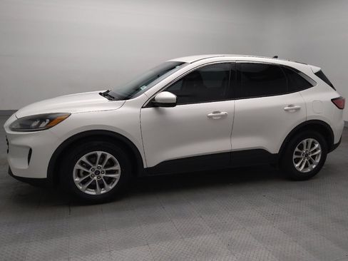 Used 2020 Ford Escape SE FWD image 2