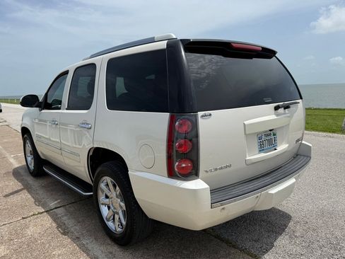 Used 2012 GMC Yukon Denali RWD image 7