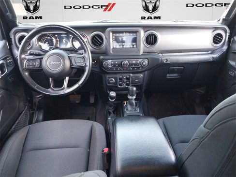 Used 2021 Jeep Gladiator Willys image 8