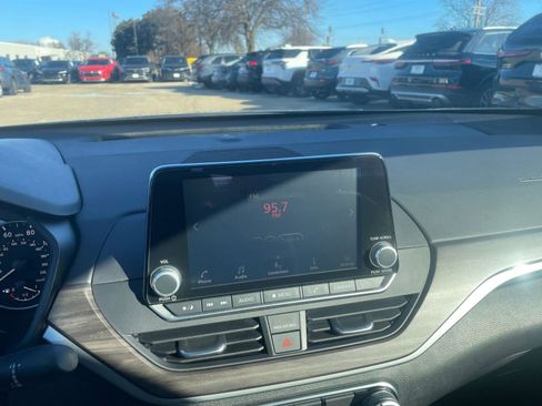 Used 2025 Nissan Altima 2.5 SV image 20