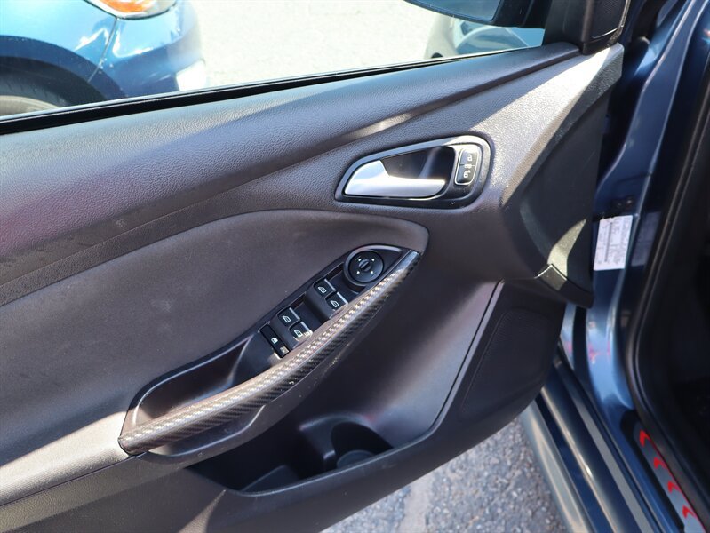 Used 2018 Ford Focus ST w/ Equipment Group 402A FWD image 26
